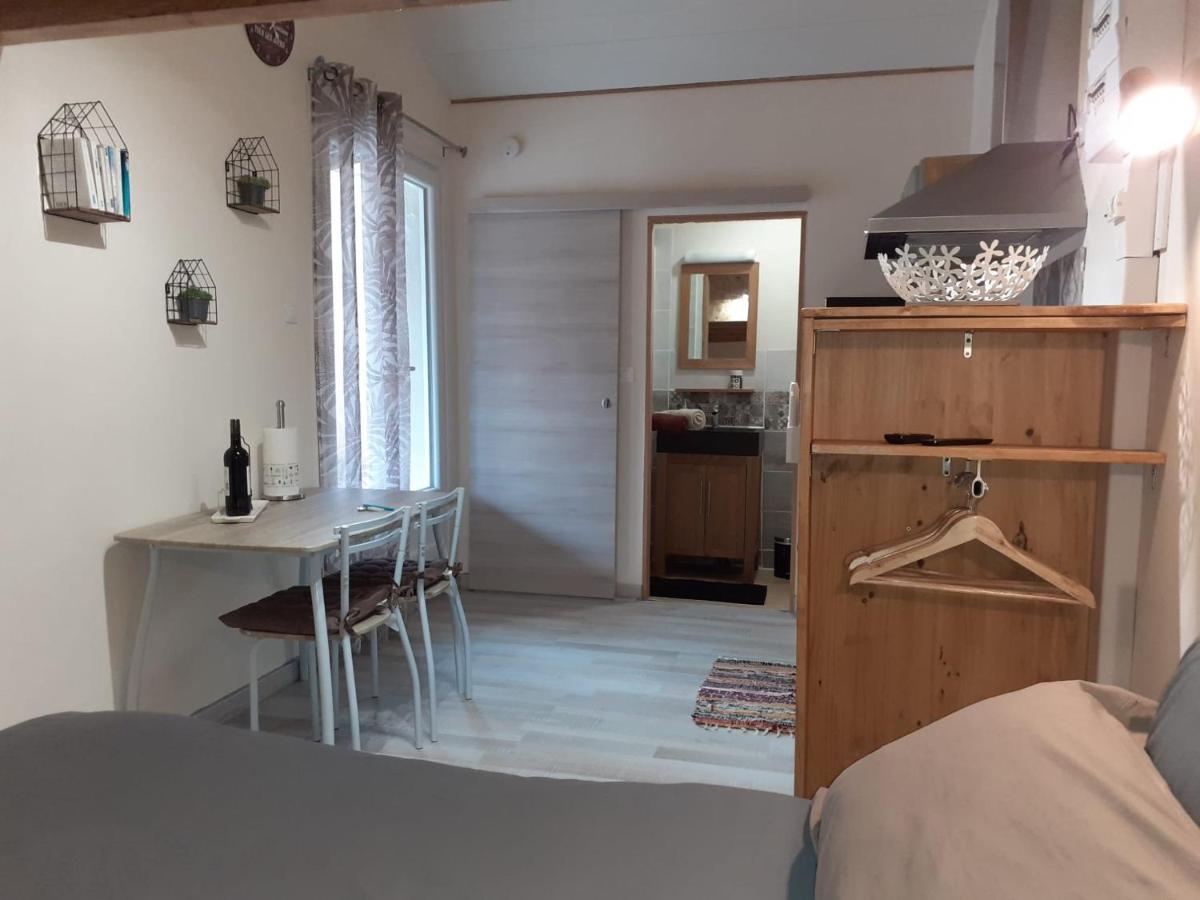 Studio Independant Dans Villa Neffies Εξωτερικό φωτογραφία
